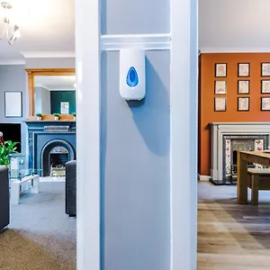 Spacious Modern - Great Location Chester